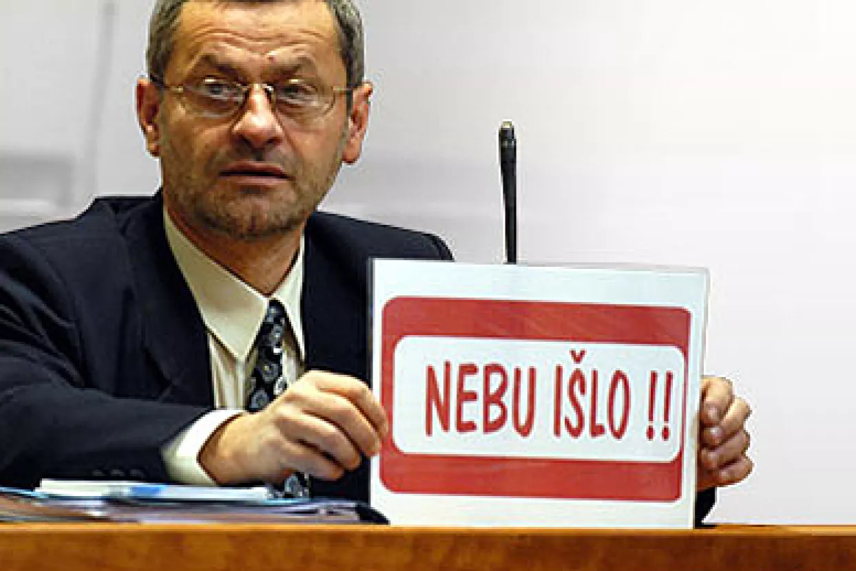 Lesar: Vlada zastra&scaron;uje u stilu najboljih mafija&scaron;kih obitelji