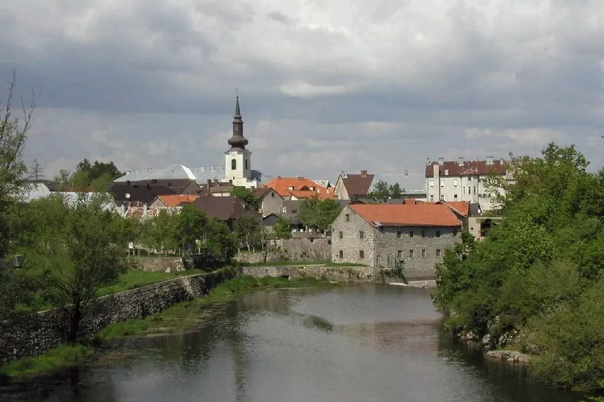 U Lici zemlji&scaron;te i po 50 lipa po kvadratu