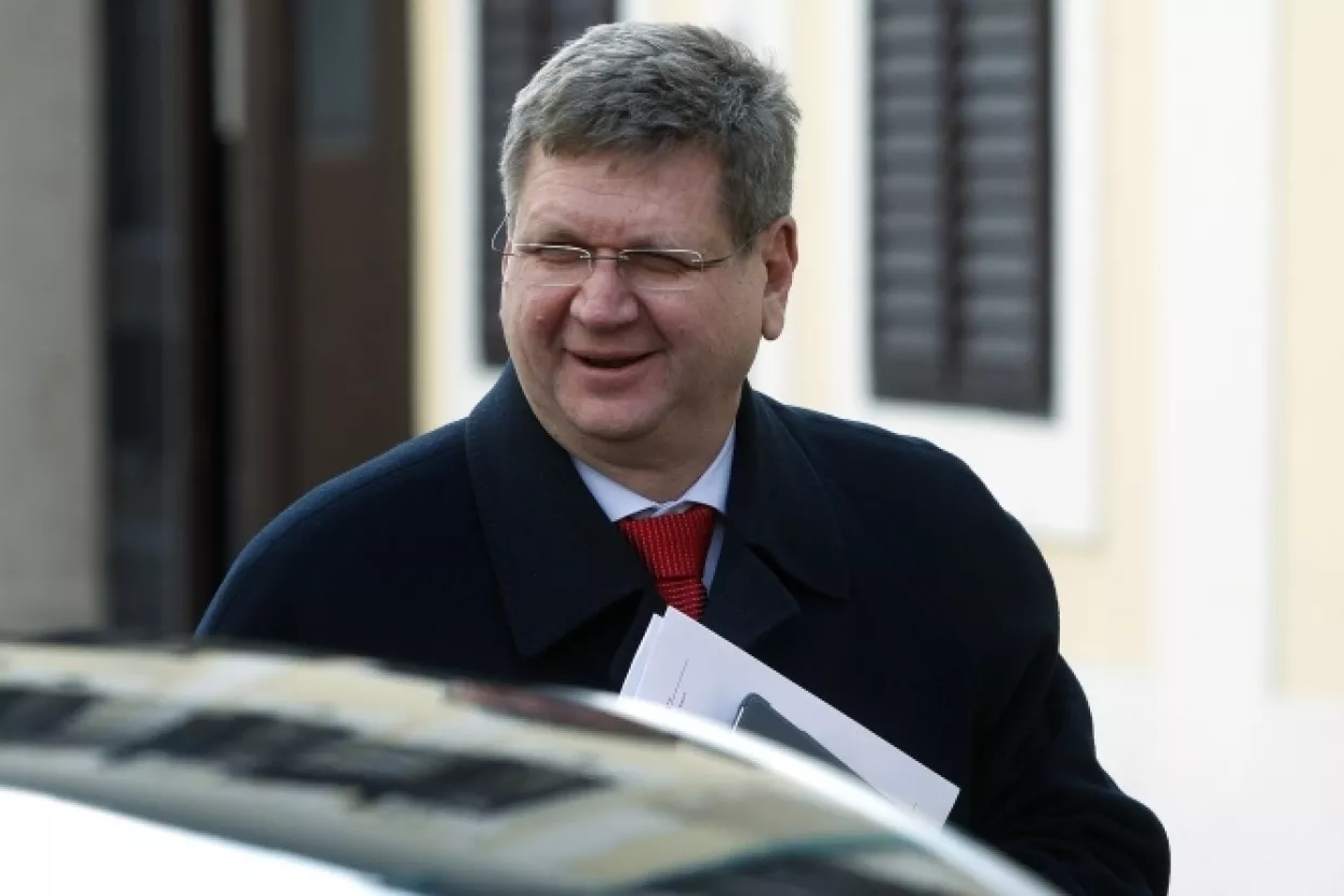 Državnim službenicima stiže regres