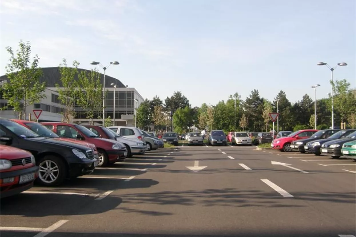 Diplomati za parking u Zagrebu dužni 20 tisuća kuna
