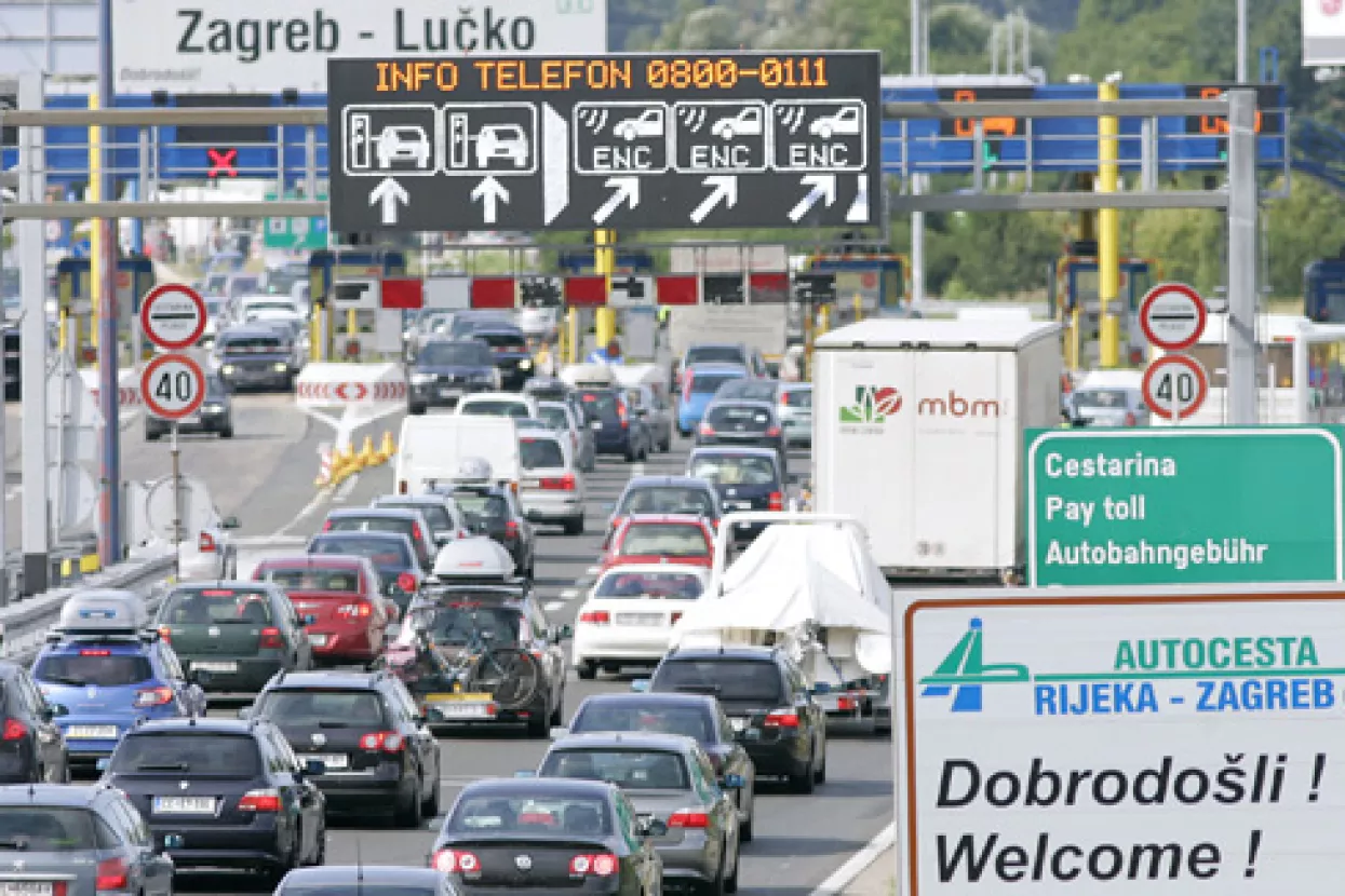 Na cestama gužve i kilometarske kolone