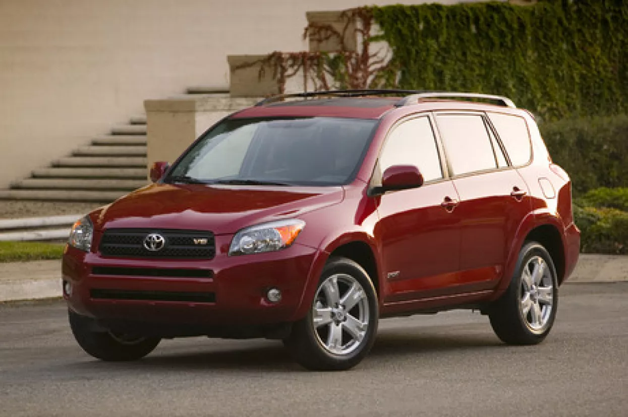 Toyota povlači 760.000 RAV4s vozila