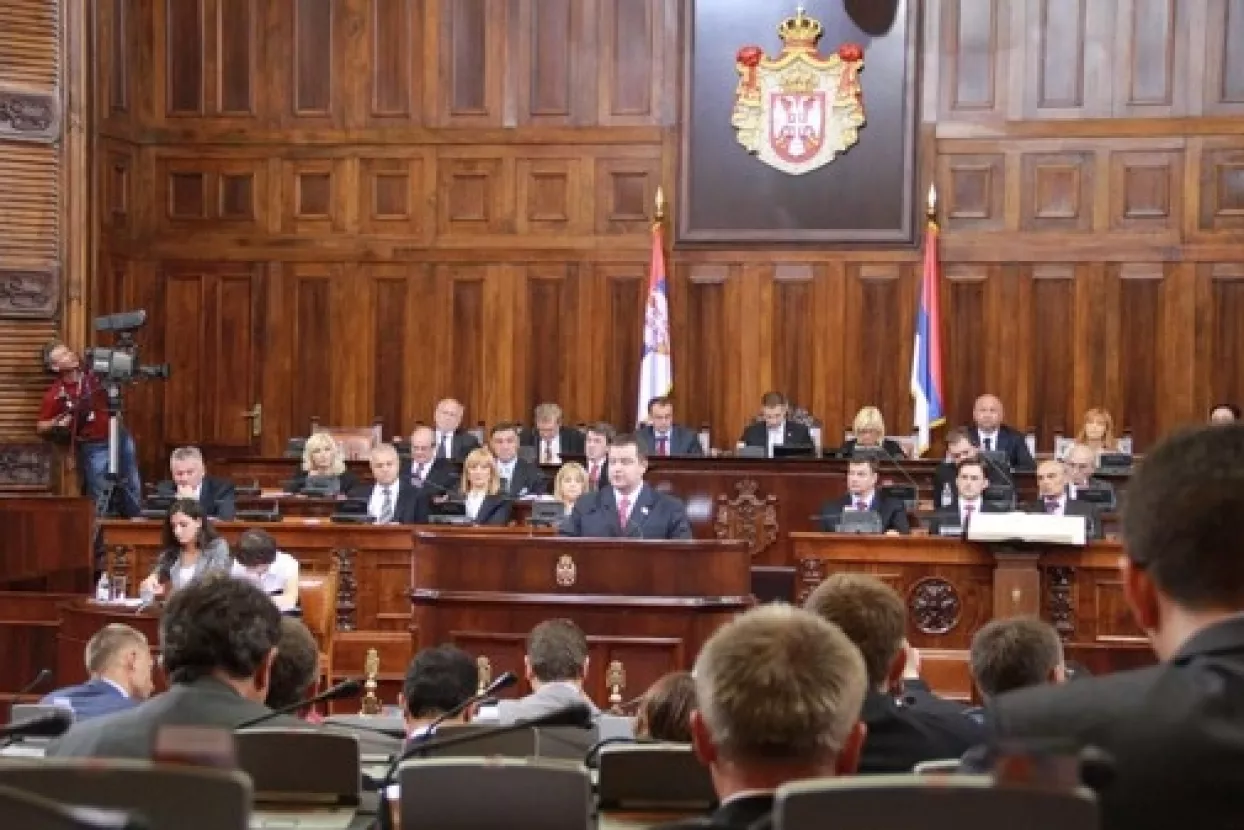 Srbija ima za plaće i penzije samo za kolovoz