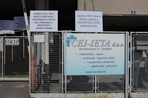 Dvije stotine radnika RIZ-a odbija ući u tvornicu