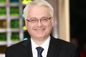 Josipović i dalje najomiljeniji političar, slijede ga Milanović i Lesar