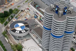 BMW prkosi krizi