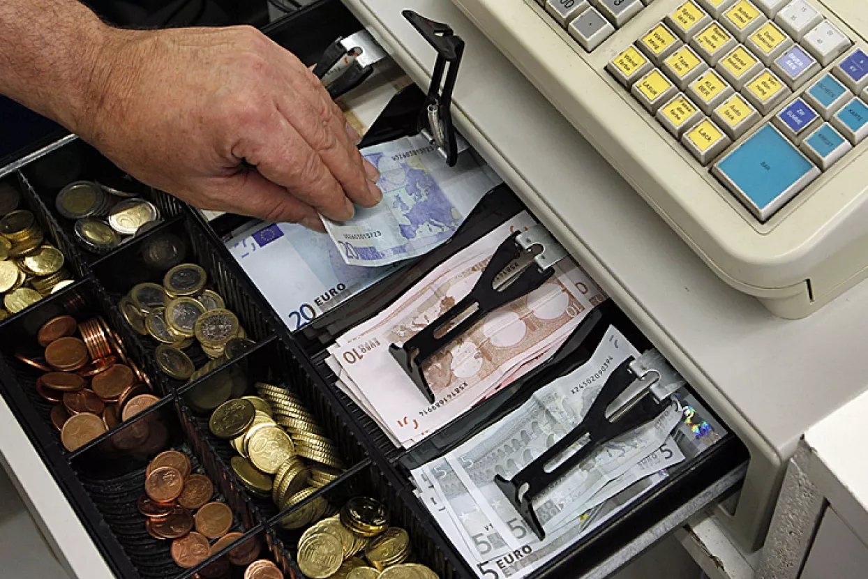Francuska vlada planira financirati porezne kredite