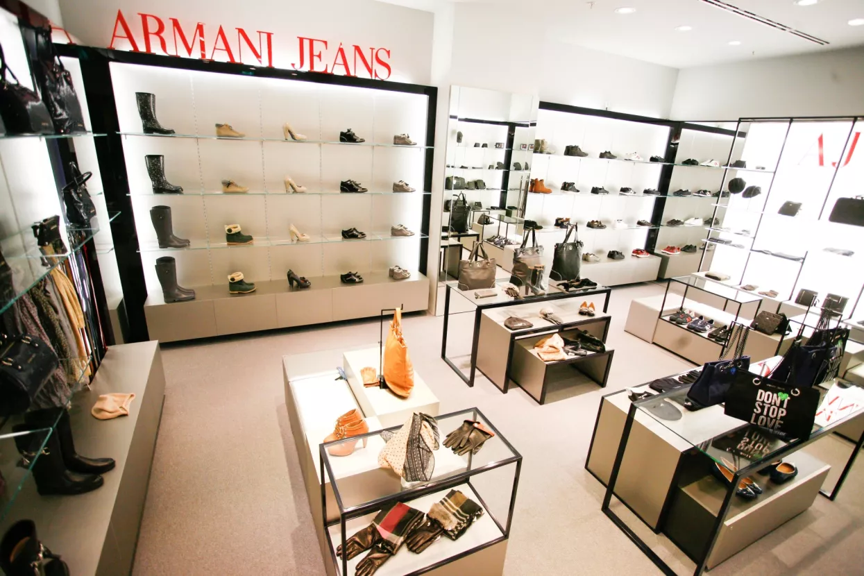 Predstavljen Armani Jeans Accessories shop-in-shop