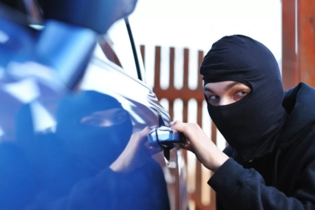 Automobil kojega lopovi izbjegavaju u &scaron;irokom luku