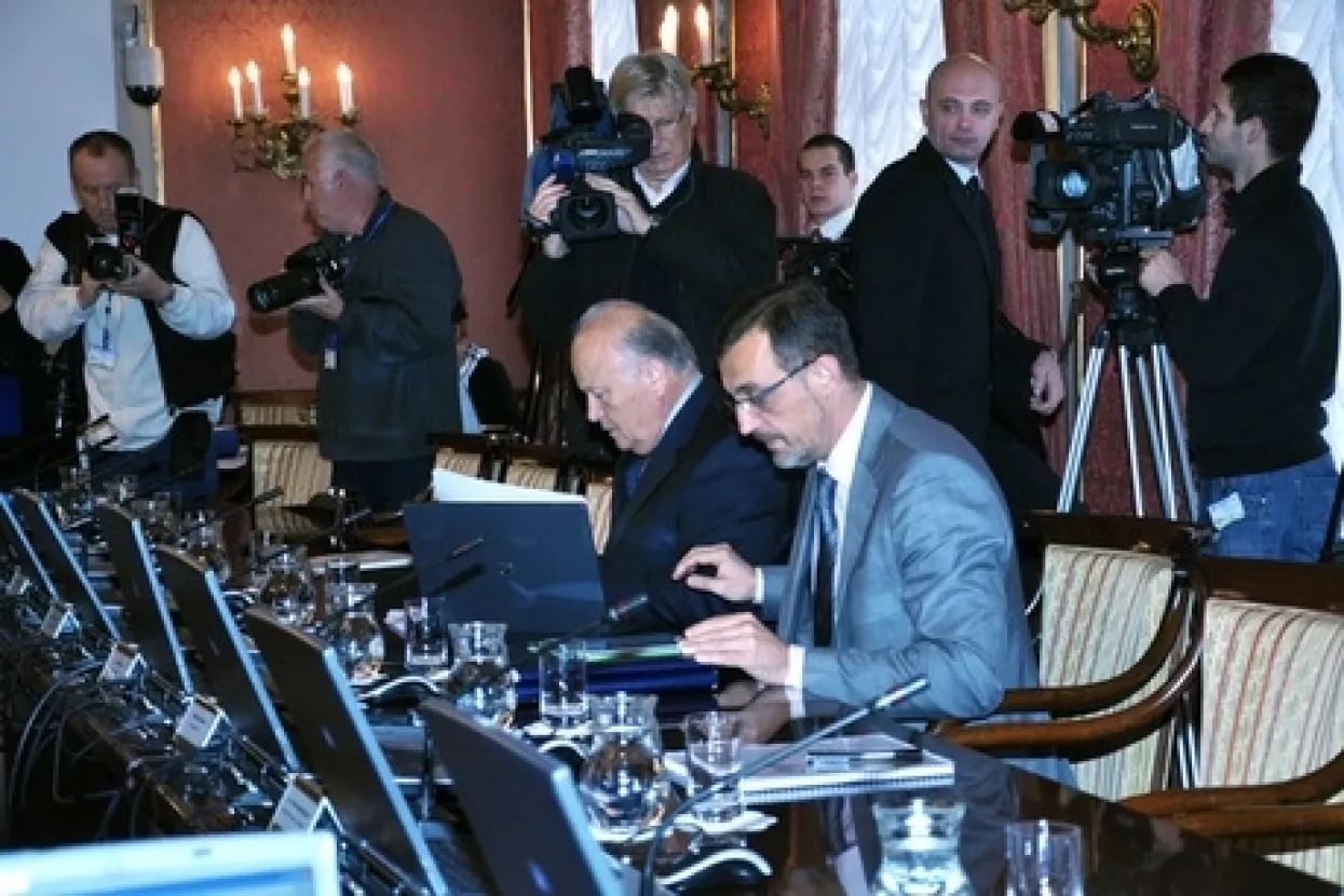 Ministri zadovoljni sami sobom, sindikati im dali jedinicu