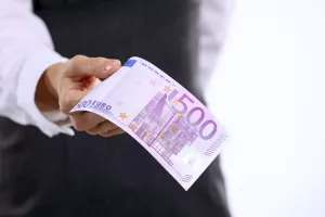 Žene nisu imunije na pohlepu