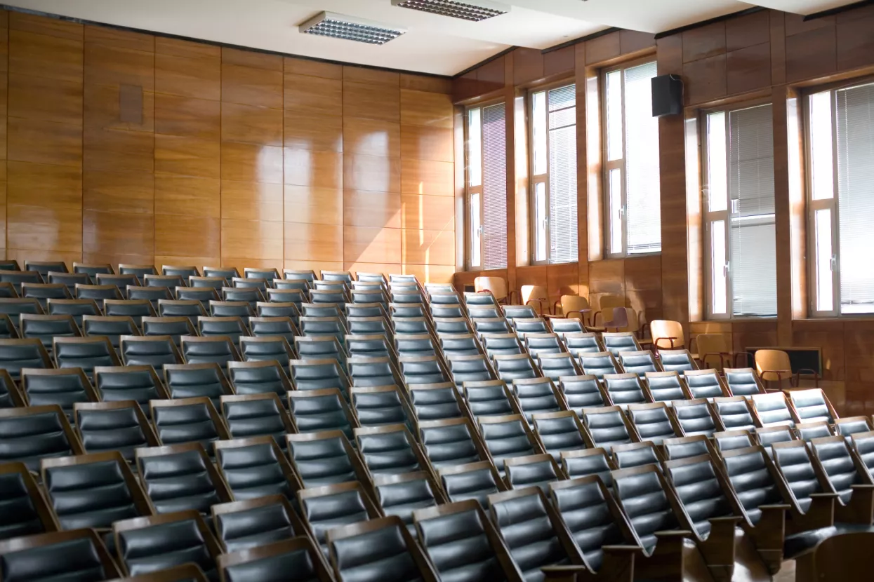 Godina uzaludnih žrtava i skupe premijerove edukacije