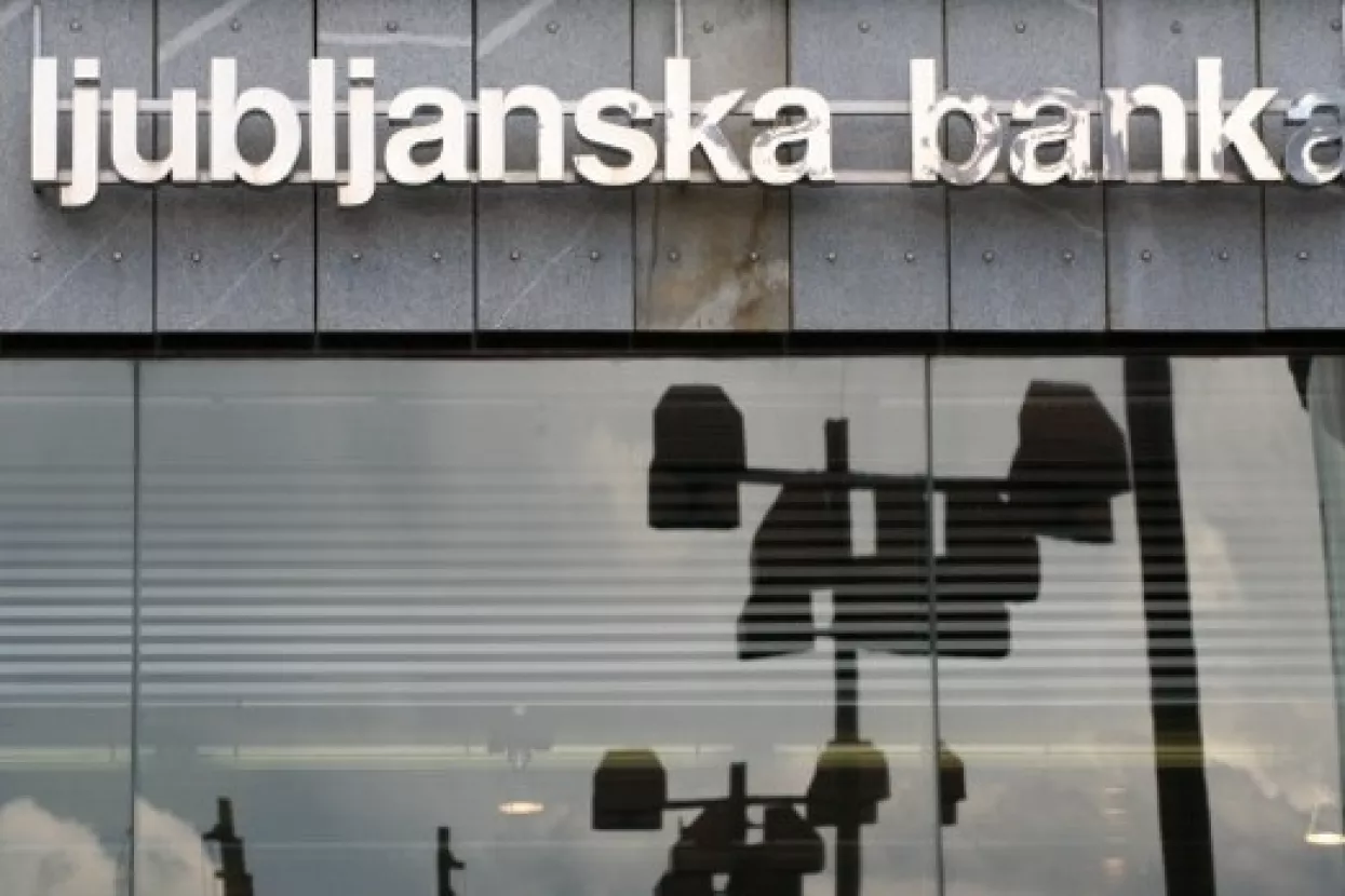 Slovenci iz NLB-a povukli 190 milijuna eura