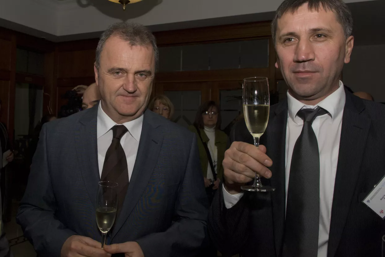 Snižavaju cijene vina i vode