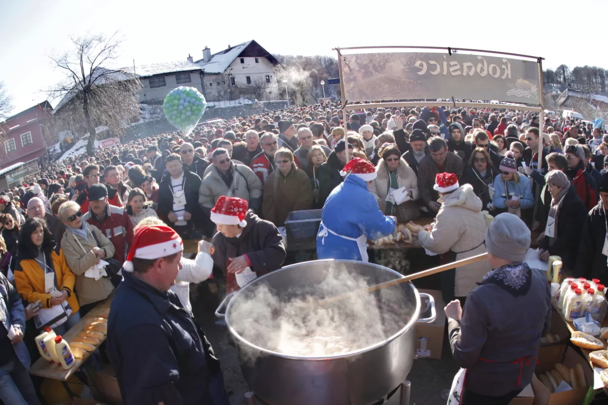 FOTO: Nova godina - čekati se mogu i otkucaji u podne