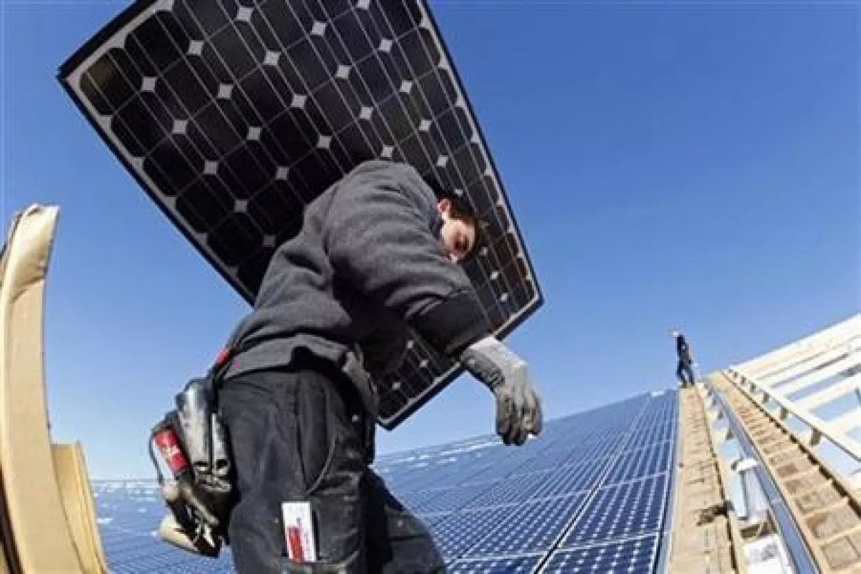 Francuska spa&scaron;ava posrnuli solarni sektor