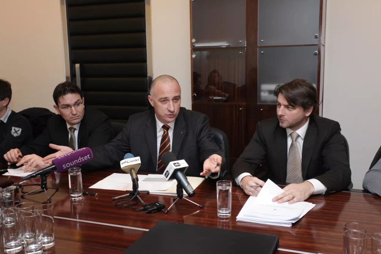 Vladina 'tajna' industrijska strategija u proceduri tijekom ljeta
