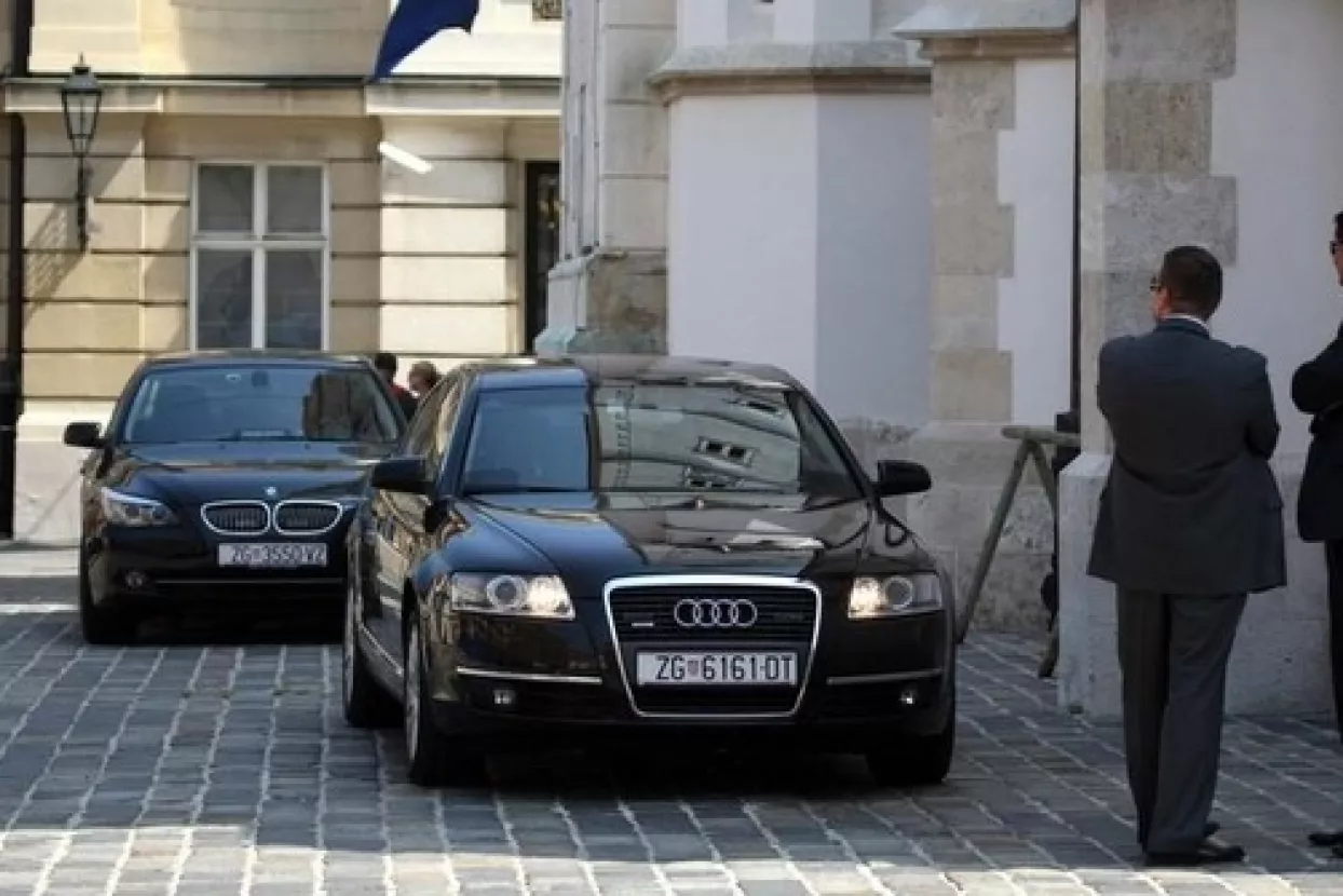 Vlada nabavlja 1742 nova automobila
