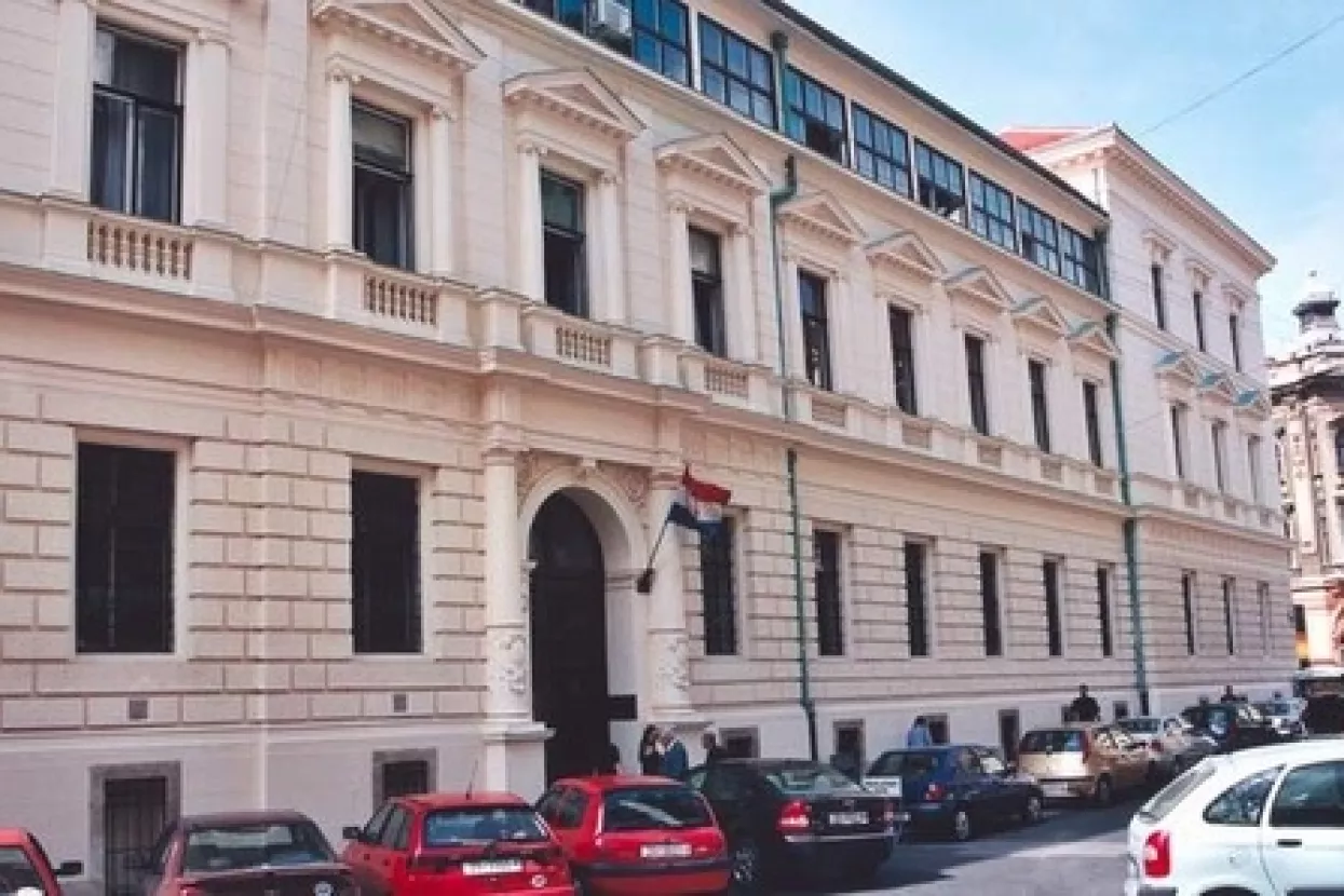 'Potpisala bi kredit u francima da je bio i na kineskom'