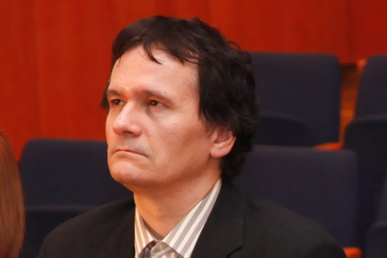 Većina ekonomista smatra da rastom demokracije pada BDP