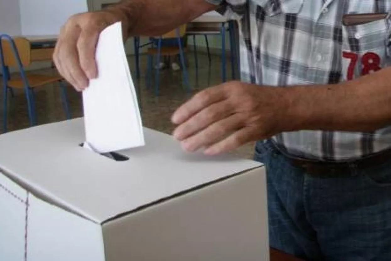 Sindikati traže referendum o prodaji CO i HPB-a