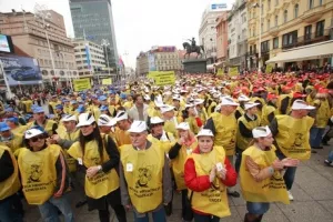 Sindikati, oporba, branitelji i Crkva protiv Vlade