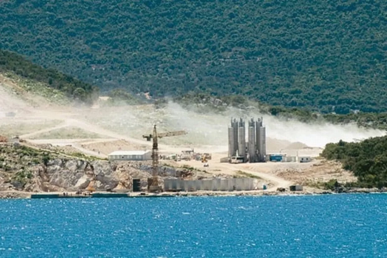 Pelje&scaron;ki most daleko je od granice