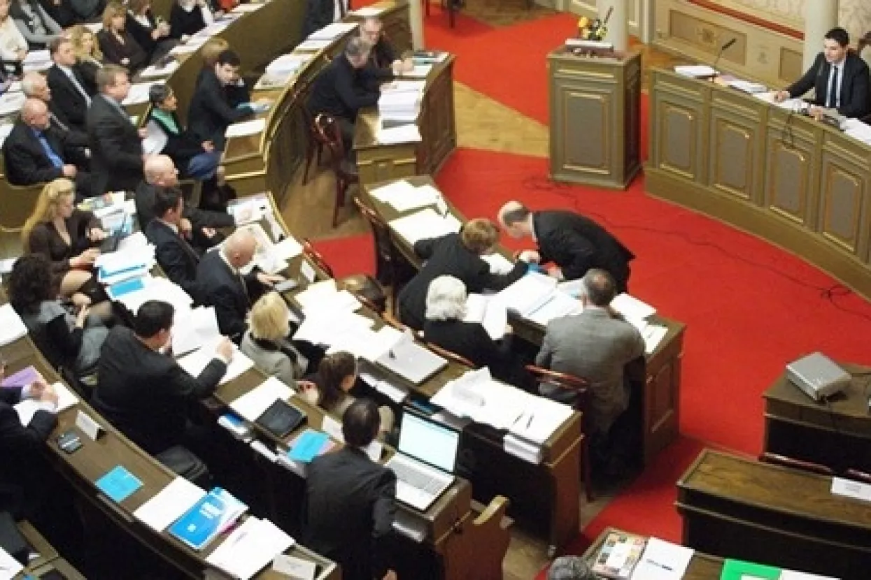 SDP-u Zagreb i Rijeka, HDZ-u Split, HDSSB-u Osijek