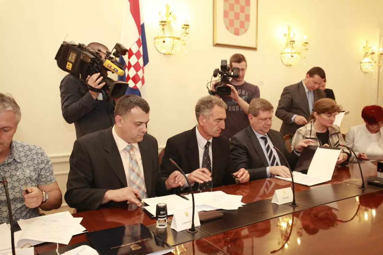 Sindikati se osigurali od rezanja plaća jer Vlada o tome ne želi pregovarati