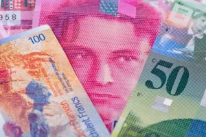 Franak na tjednoj razini ojačao 0,42 posto