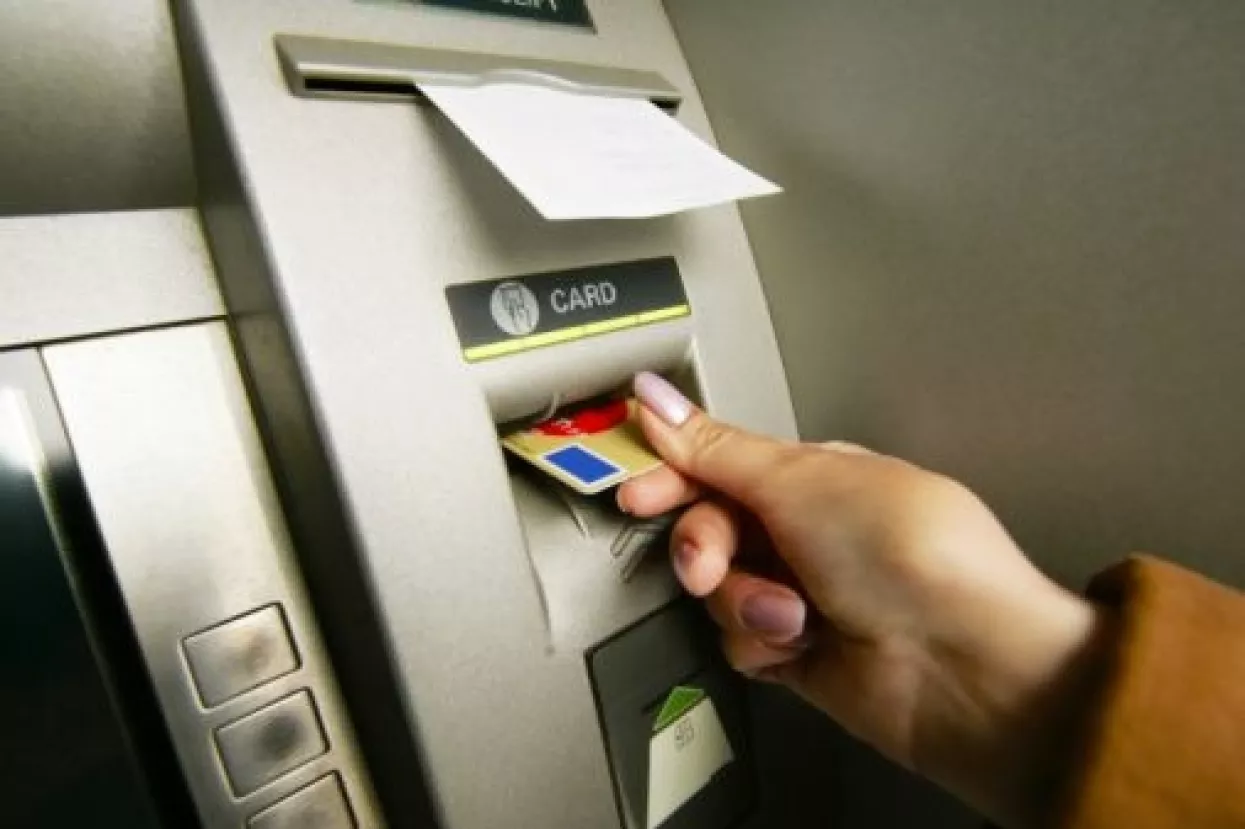 Hrvatske banke zatvaraju poslovnice, a povećavaju broj bankomata