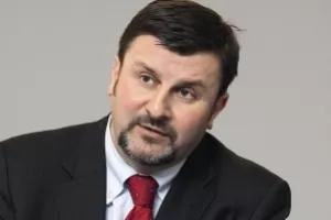 Baj, baj jeftinom namještaju s Istoka