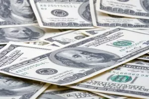 Dolar pod pritiskom