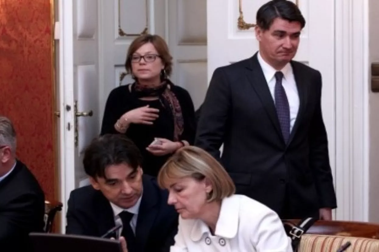 Vlada mijenja zakone o cestama i željeznicama