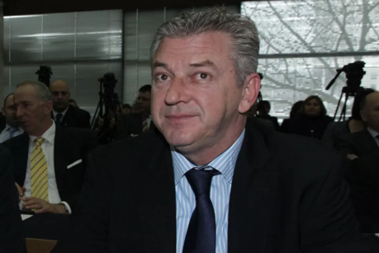 Ostojić sindikalnim čelnicima: Odrecite se vi pola plaće