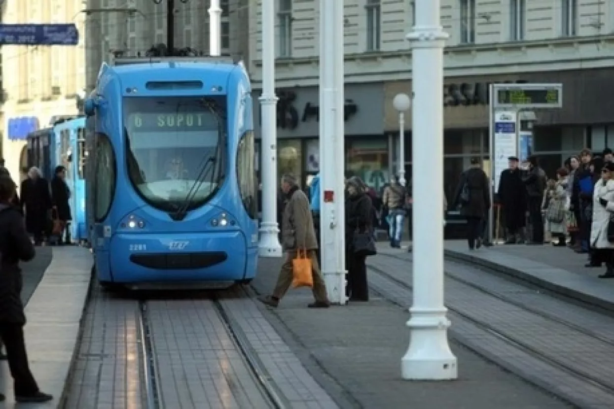 Zbog &Scaron;trajka upozorenja stali tramvaji, autobusi i vlakovi