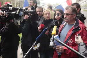 Radnici karlovačkog Adriadiesela prosvjedovali ispred Ministarstva gospodarstva