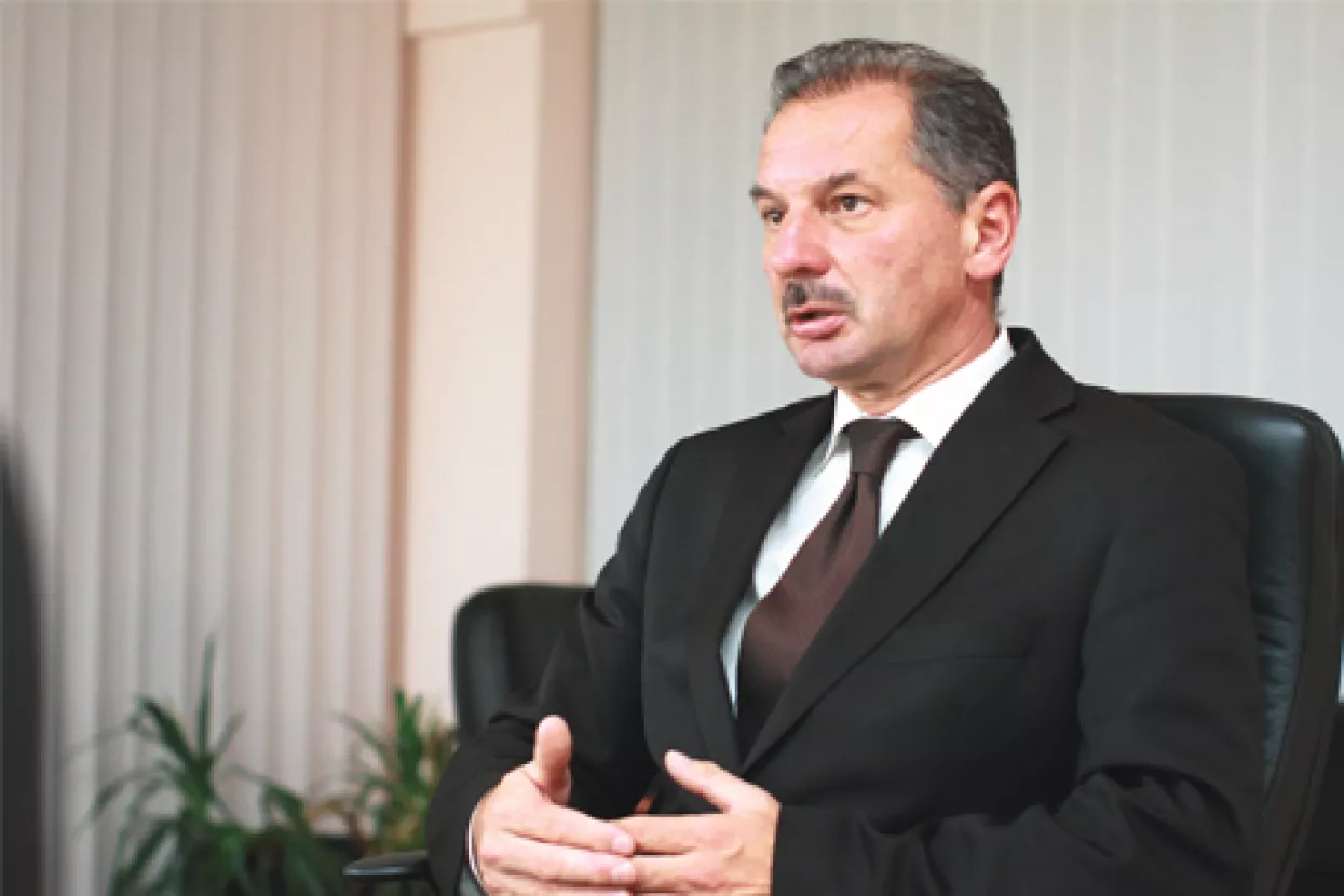 Velika selidba Peveca u dva napuštena Bricostorea
