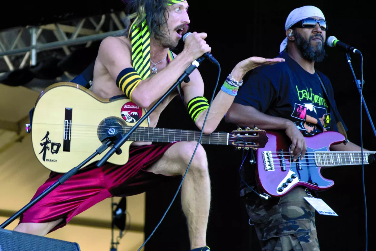 Gogol Bordello - Zajamčeno dobar doživljaj