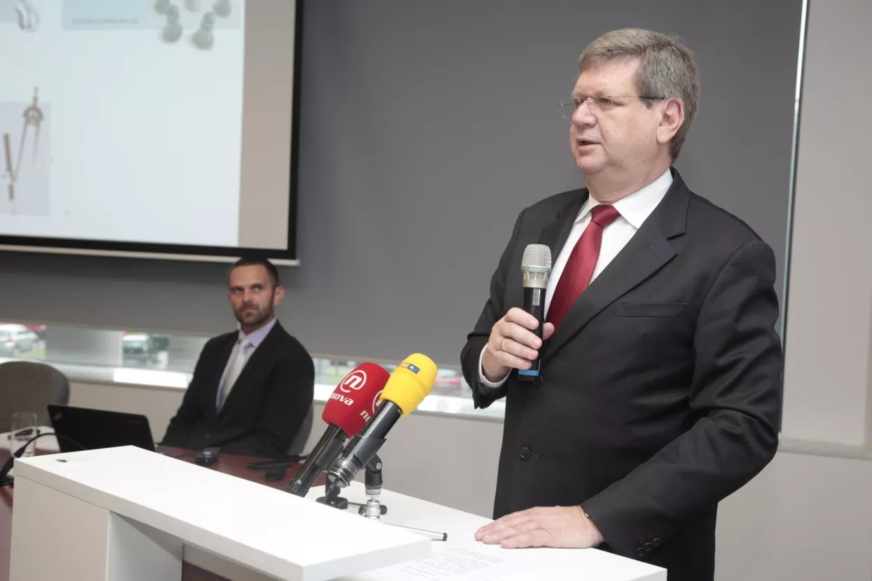 Poslodavcima dodijeljene nagrade Ključna razlika