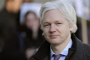 Julian Assange spreman se predati britanskoj policiji