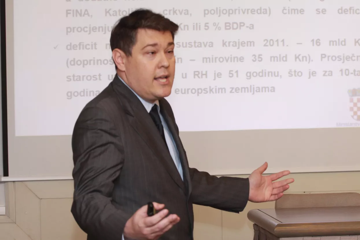 Lalovac najavio manje plaće u javnom sektoru, mjere za blokirane i porezno rasterećenje