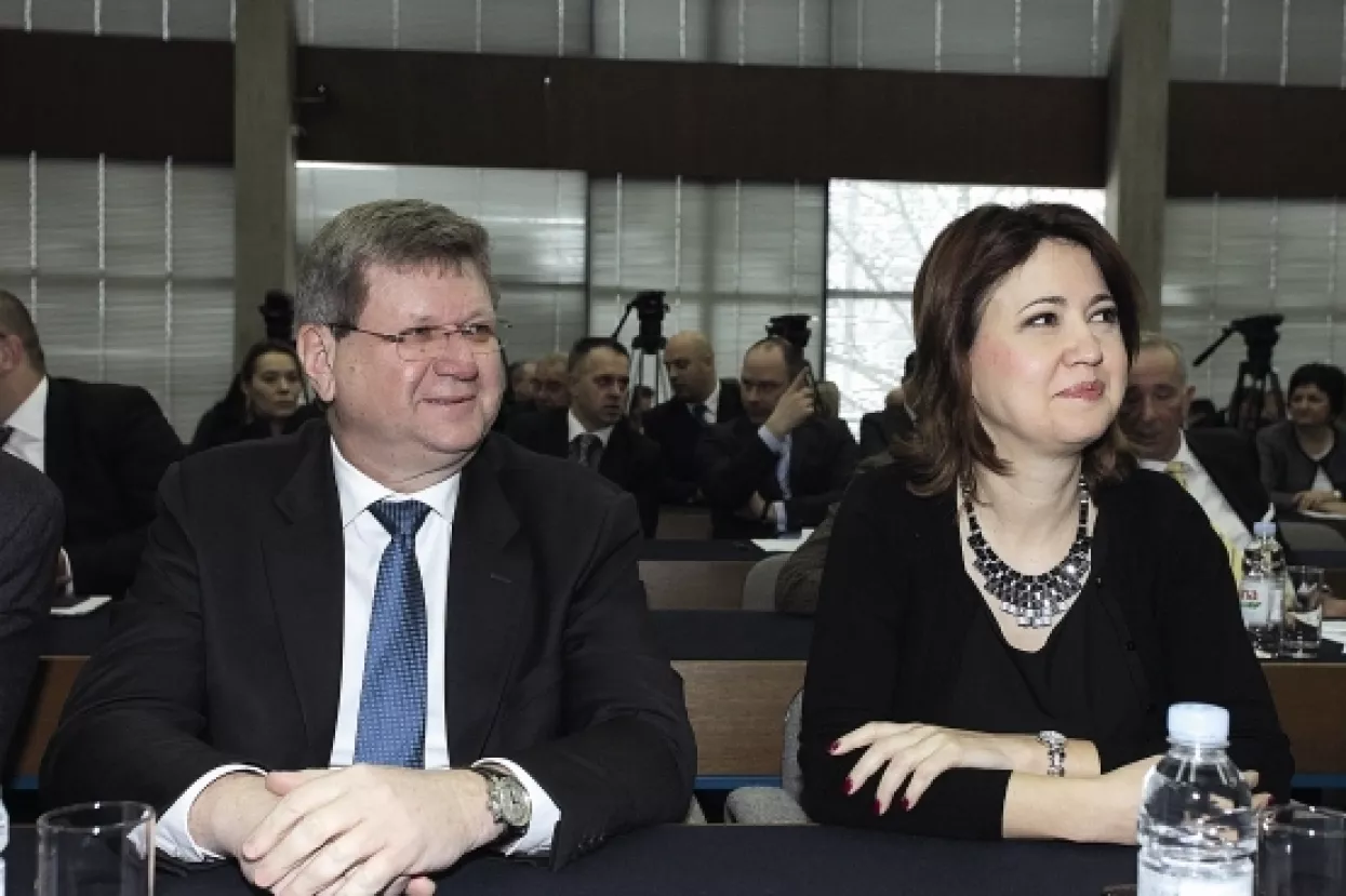 Tko će prvi izumrijeti - državne čistačice ili država?