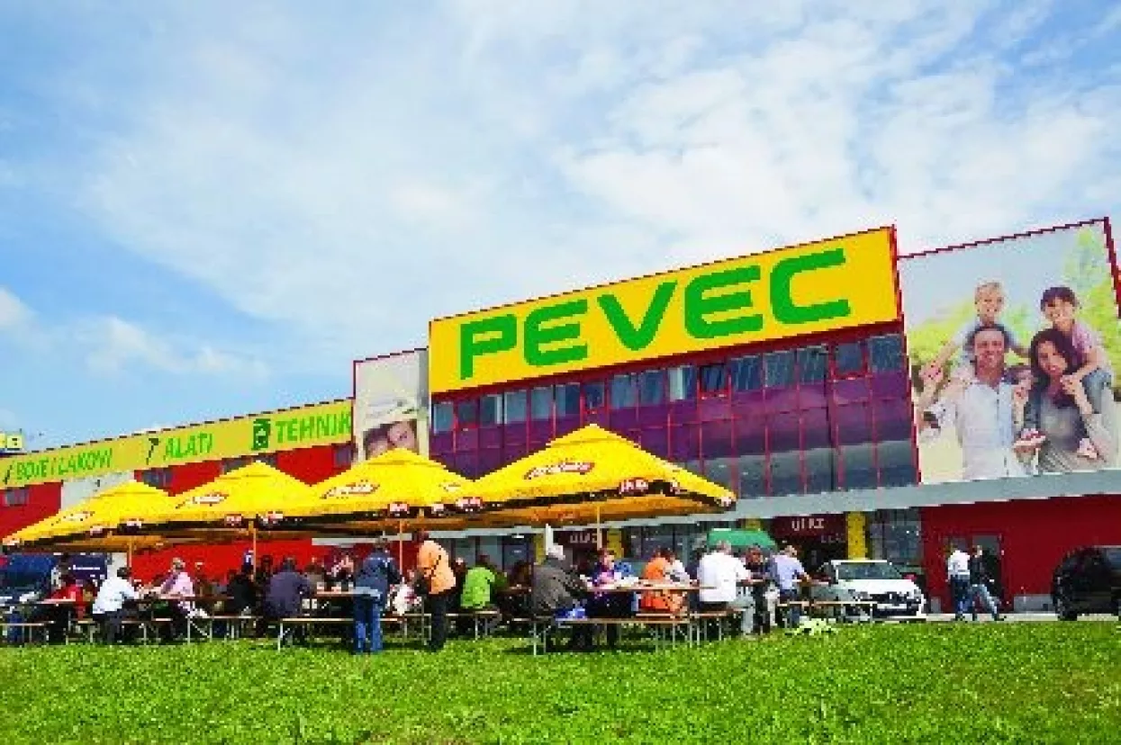 Pevec - &scaron;titi domaću industriju