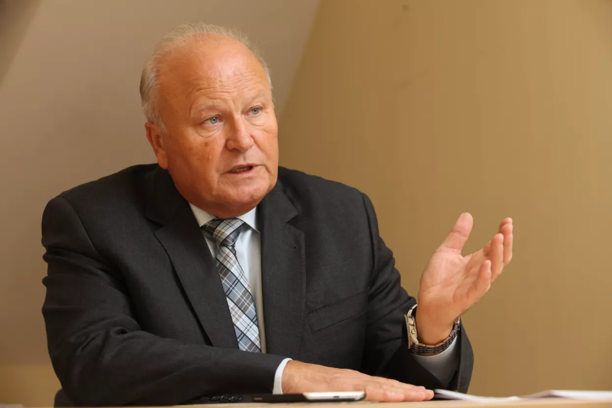 U socijalizmu je svaki načelnik želio barem jednu tvornicu u općini, a danas želi samo auto, tajnice i putovanja