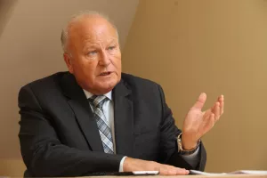 U socijalizmu je svaki načelnik želio barem jednu tvornicu u općini, a danas želi samo auto, tajnice i putovanja