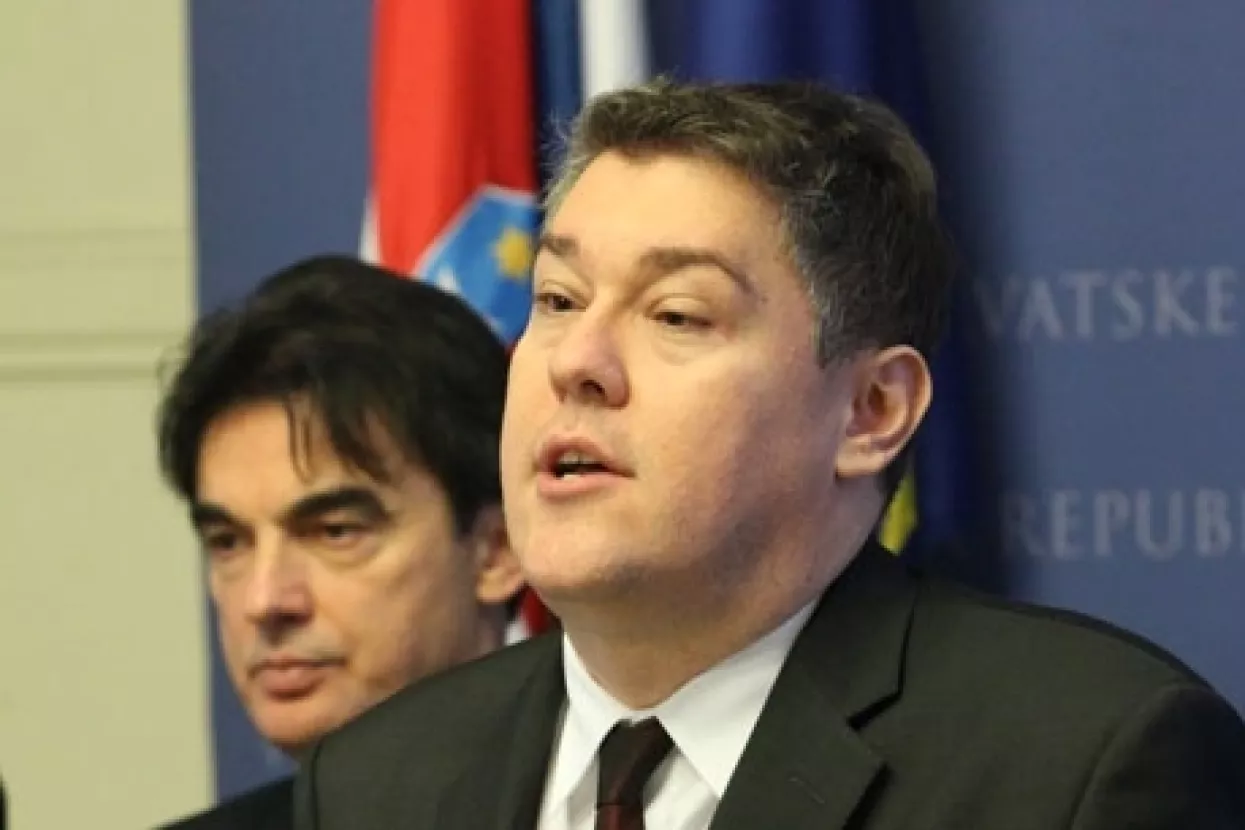 Bankama, teleoperaterima i gradovima u otpisu dugova pridružuje se i Porezna uprava