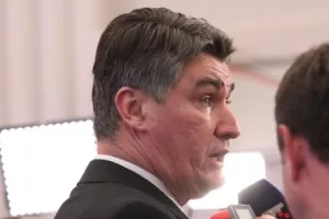 Milanović pozvao Karamarka da stavi karte na stol