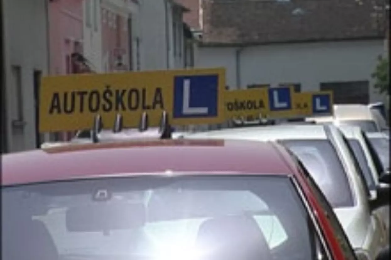 Javne su ustanove nelojalna konkurencija autoškolama