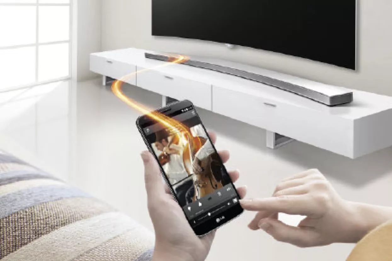 LG Music Flow HS8 - Zakrivljeni zvuk